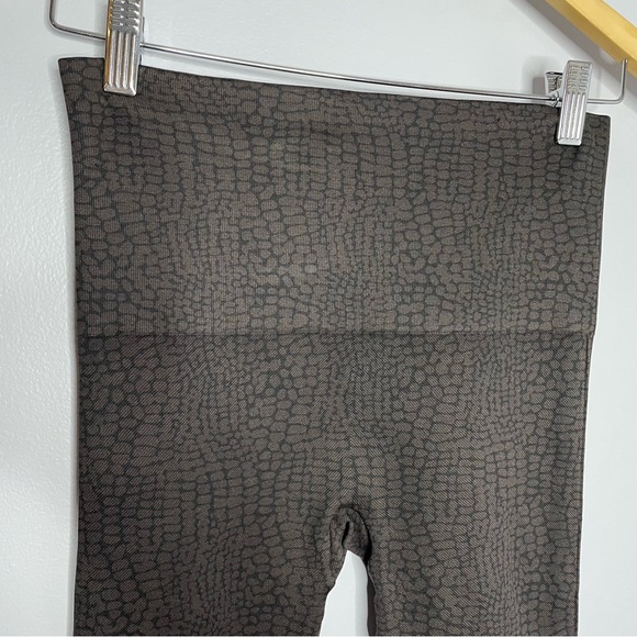 Spanx Leggings Look At Me Now Seamless Brown Black Animal Print Snake Croc - Picture 7 of 8